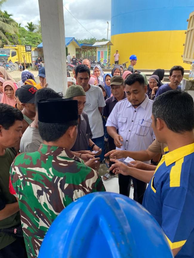 PT Samudera Agro Mas Salurkan 210 Paket Sembako untuk Warga Desa Keritang