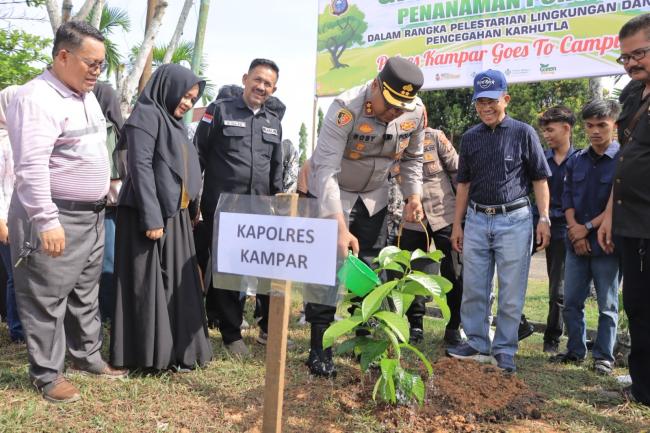 Polres Kampar Gelar Goes To Campus STIE Bangkinang, Tanam 50 Pohon Peduli Lingkungan dan Cegah Karhu