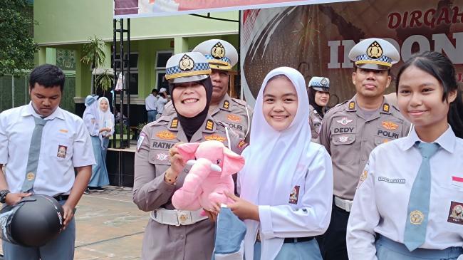 Polantas Riau Ajak Pelajar Jadi Pelopor Keselamatan & Peduli Lingkungan