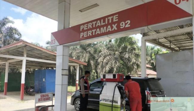 Patroli  SPBU Km 18, Polsek Tebing Tinggi Antisipasi Isu Penyesuaian Harga Dan Penimbunan BBM