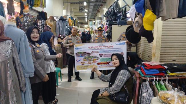 Sat Binmas Polres Kampar Blusukan ke Pasar Ramayana, Ajak Masyarakat Sekolahkan Anak di TK Kemala Bh