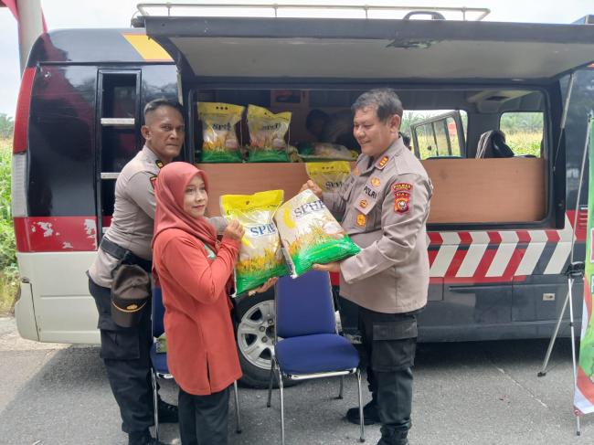 Desa Kayu Aro Semarak Panen Raya Jagung Serentak, Polsek Kampar Sediakan Beras Murah untuk Masyaraka