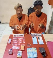 Satresnarkoba Polres Kampar Tangkap Dua Pelaku Narkoba di Pantai Cermin