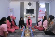 Sentuhan Hangat Bhayangkari untuk Keluarga Alm. Aiptu Apendra